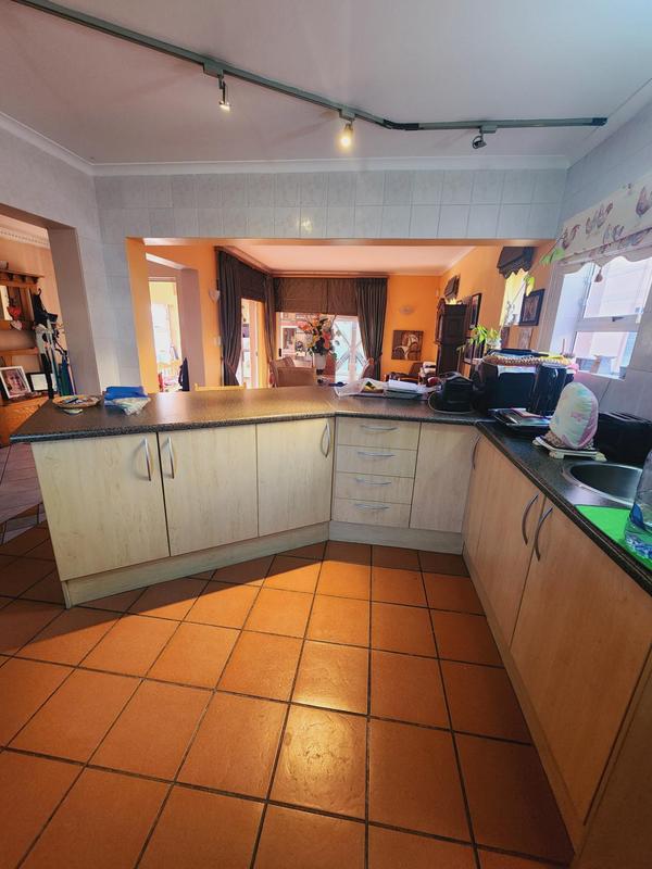 5 Bedroom Property for Sale in Parklands Western Cape